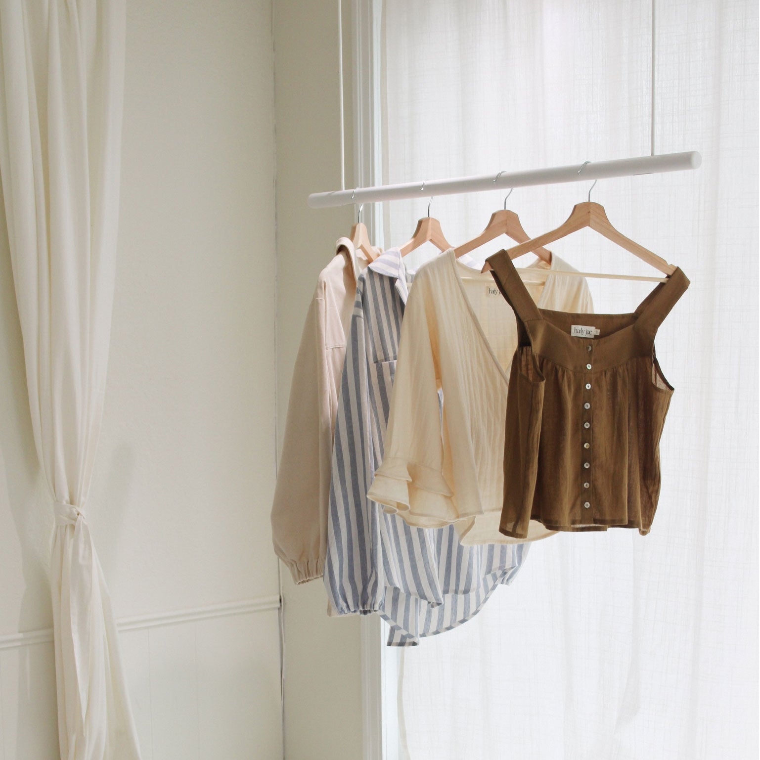 Retail hanging clothes displays